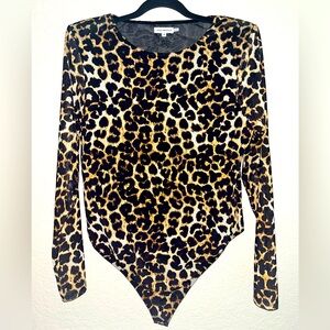 Good American Leopard long sleeve bodysuit size 4 with shoulder pads
